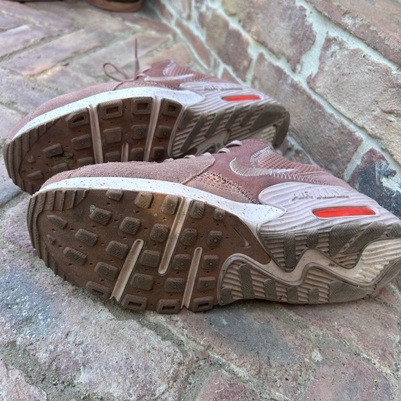 Nike Air Max Women's Size 8.5 Dusty Rose worn maybe 5 times. - Picture 4 of 4